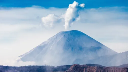image for article Status Gunung Semeru Naik ke Level Awas, Ini Yang Harus Kamu Ketahui