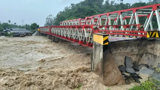image for article Banjir dan Longsor Melanda Sumatera Utara, Memakan Puluhan Korban Jiwa