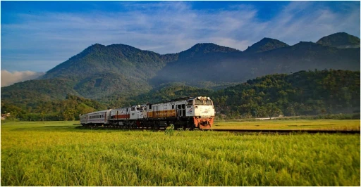 image for article 7 Jalur Kereta Api Indah Indonesia Untuk Perjalanan Liburan Tak Terlupakan