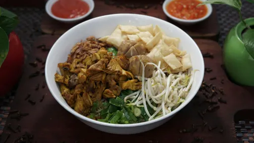 image for article 12 Mie Ayam di Purwokerto Yang Populer dan Jadi Favorit Warga Lokal