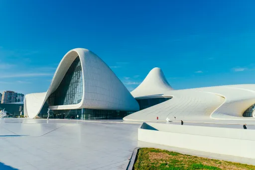 image for article Destinasi Wisata di Baku, Azerbaijan Yang Kaya Akan Sejarah dan Arsitektur Indah