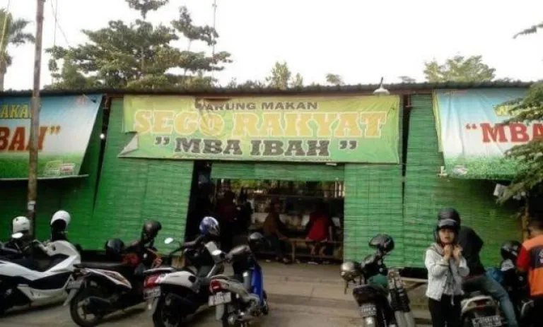 Tempat Makan Kuliner Legendaris Pekalongan - Sego Rakyat Mbak Ibah