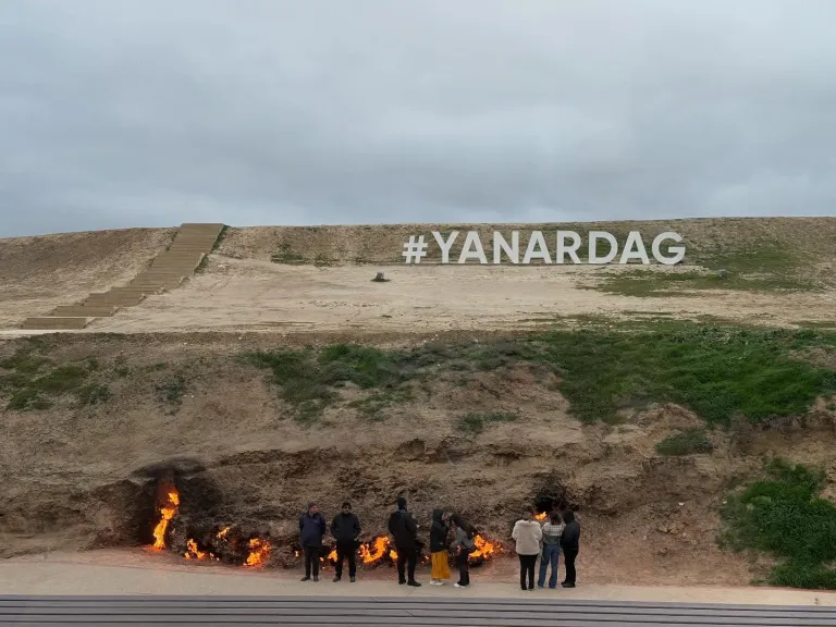 Wisata Azerbaijan - Yanar Dag