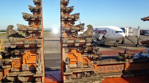 image for article Bandara Ngurah Rai Ditutup Sementara Karena Hujan Abu Gunung Agung