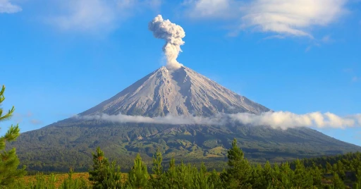 image for article Akibat Erupsi Gunung Merapi, Bandara Adisutjipto Jogja Ditutup Sementara