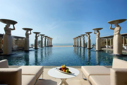image for article Inilah 8 Resort dengan Infinity Pool di Bali yang Wajib Kamu Kunjungi