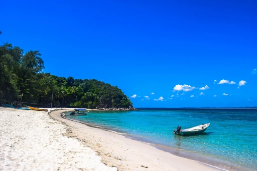 image for article 17 Destinasi Pantai Cantik di Malaysia Luar Biasa