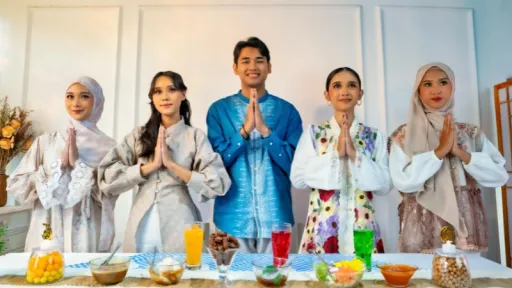 image for article Keliling Dunia Lewat Tradisi Lebaran: Unik, Seru, dan Penuh Makna!