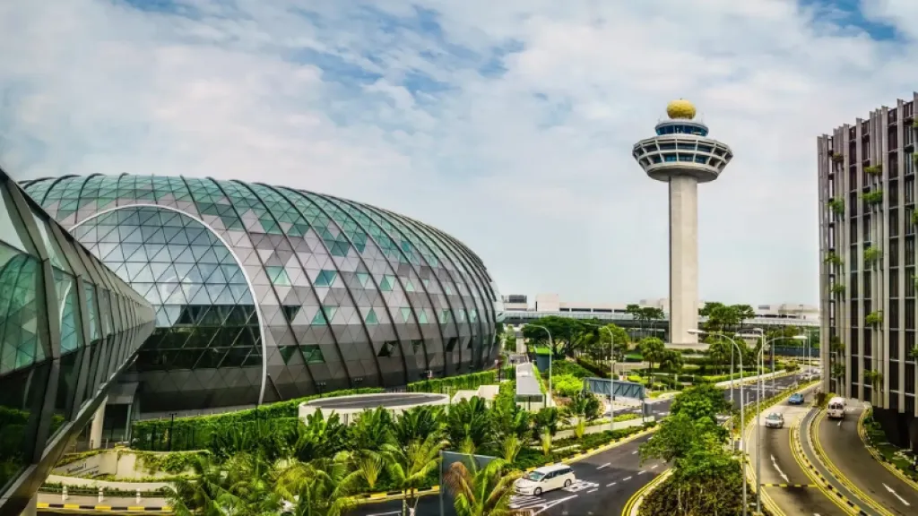 Transit Rasa Liburan: Menikmati Fasilitas Gratis dan Instagramable di Changi Airport Singapore