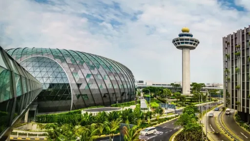 image for article Transit Rasa Liburan: Menikmati Fasilitas Gratis dan Instagramable di Changi Airport Singapore