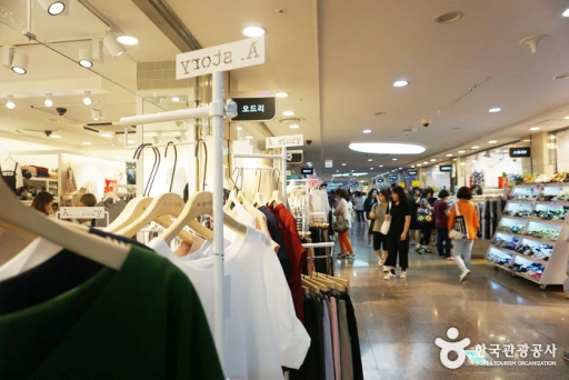 image for article Itinerary 5H4M Seoul Untuk Shopaholics