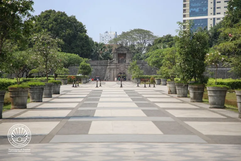Wisata Gratis Manila - Plaza Roma