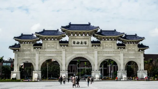 image for article Panduan Lengkap Muslim-Friendly Traveling ke Taiwan: Makanan Halal, Masjid, dan Petualangan Seru!