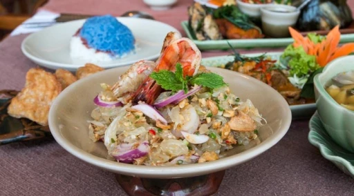 image for article 10 Restoran Halal di Bangkok yang Harus Kamu Coba