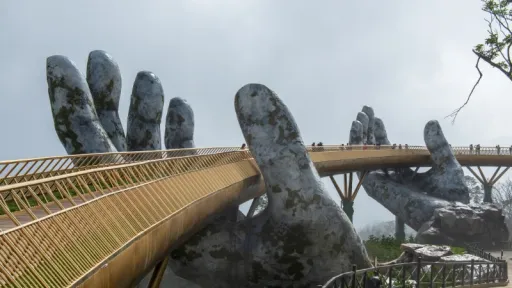 image for article Wisatawan Wajib Isi Formulir Online Sebelum Berangkat ke Vietnam