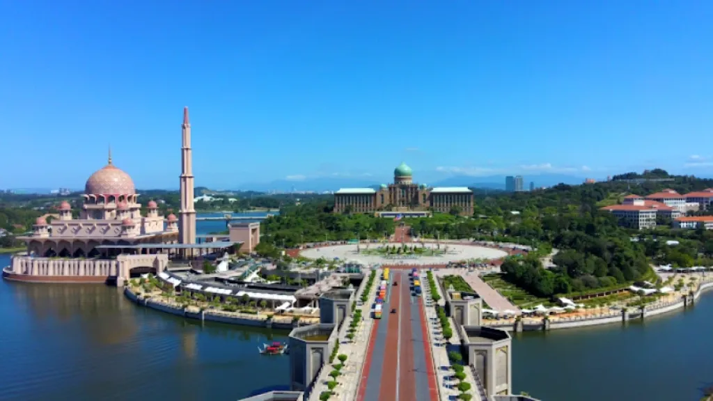 Liburan ke Putrajaya Malaysia: Spot Estetik dan Kuliner Viral yang Wajib Kamu Coba