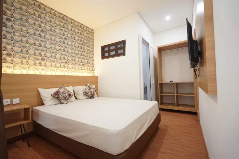 Airbnb Dekat GBK