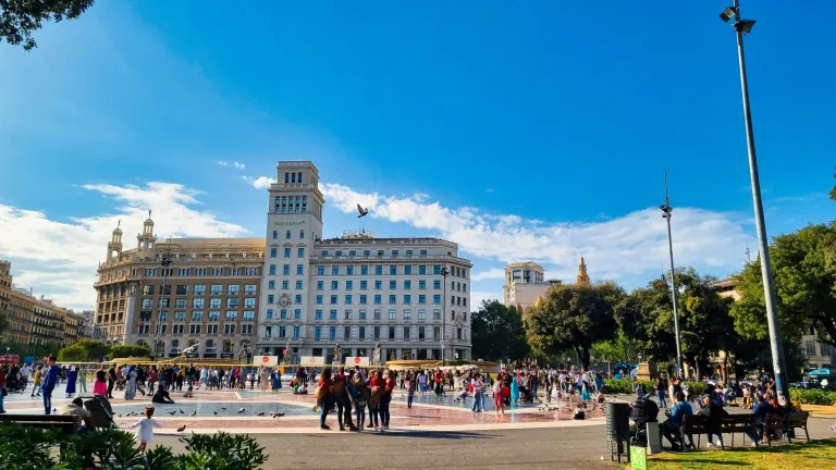 Wisata Barcelona Spanyol - Pla&ccedil;a de Catalunya