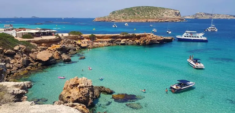 Wisata Ibiza Spanyol - Cala Comte