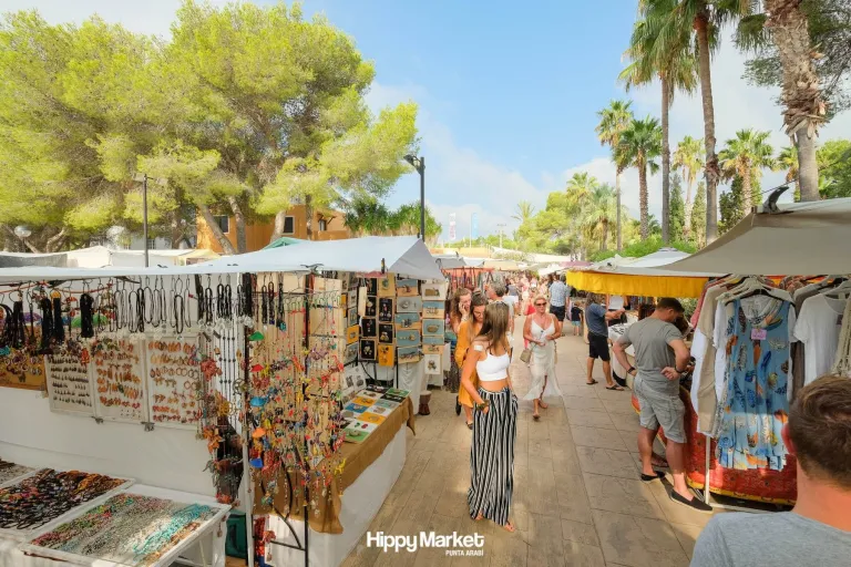 Wisata Ibiza Spanyol - Hippy Market Punta Arabí
