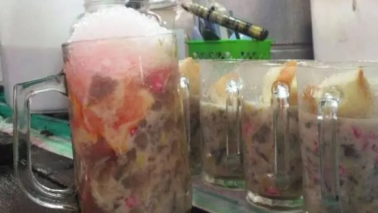 Tempat Makan Legendaris Garut - Es Goyobod Alun-Alun