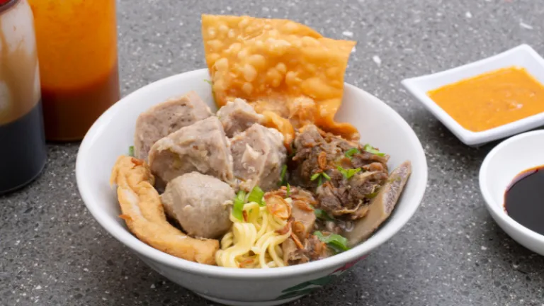 Tempat Makan Legendaris Garut - Mie Bakso Parahyangan