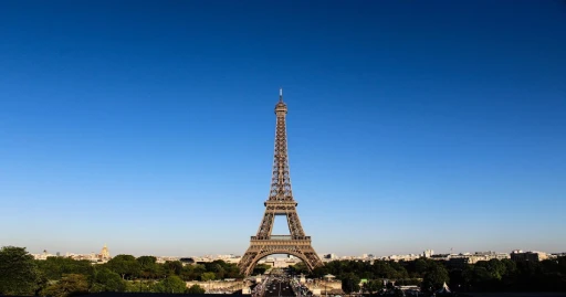 image for article Menara Eiffel, Berbagai Cara Untuk Menikmati Ikon Kota Paris Ini