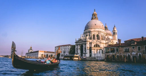 image for article Setelah Dipajaki, Turis Bakal Dikenai Biaya Tiket Masuk Ke Venice