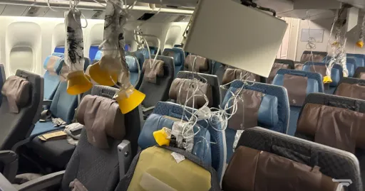 image for article Singapore Airlines Alami Turbulensi Parah, 1 Penumpang Meninggal Dunia