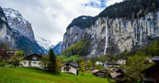 image for article Atasi Kepadatan Turis, Desa Cantik Di Swiss Ini Bakal Tetapkan Biaya Masuk